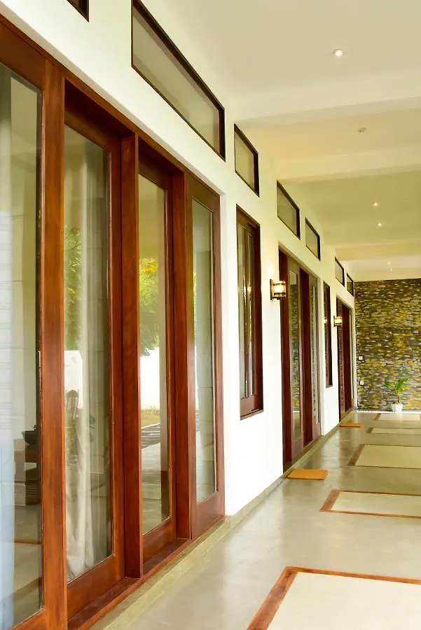 Hiru Lagoon Negombo