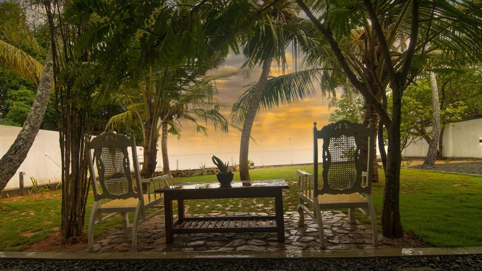 Hiru Lagoon Negombo